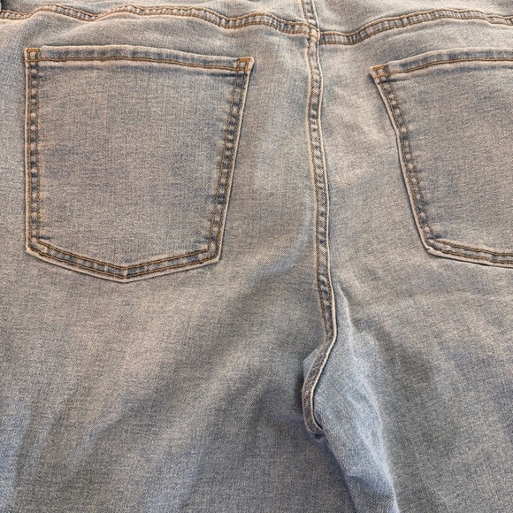 Old Navy Mid Rise Denim Jean Shorts Rolled Cuff Size 16 - Picture 5 of 6